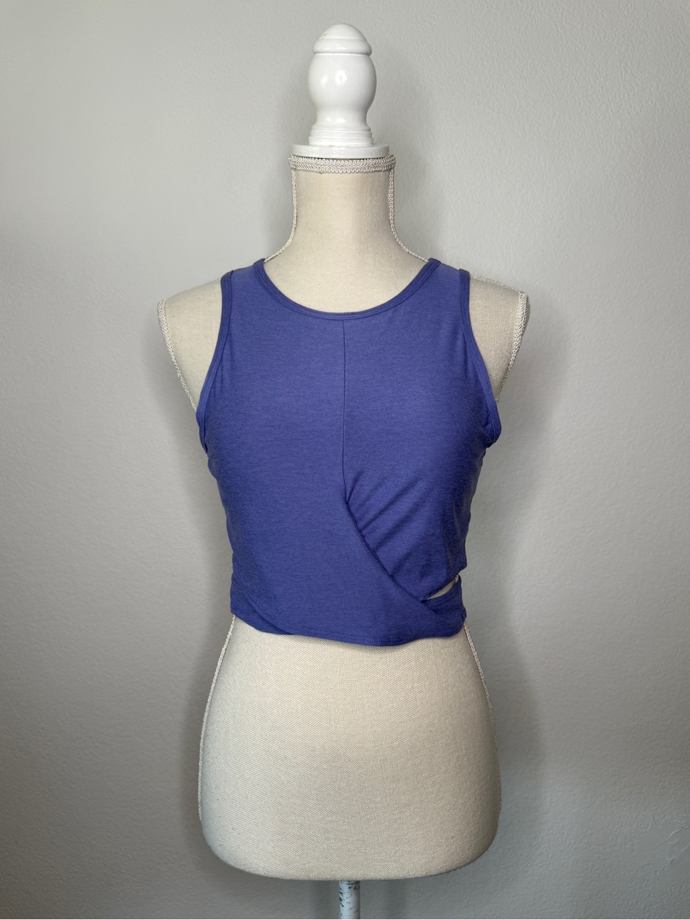 Beyond Yoga Purple Sleeveless Twist‑Detail Crop Tank Top Size M